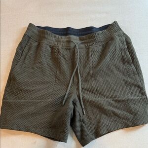 lululemon athletica Textured Green Men's Athletic Shorts